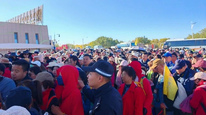 額濟(jì)納胡楊林景區(qū)今年為何這樣“紅”？